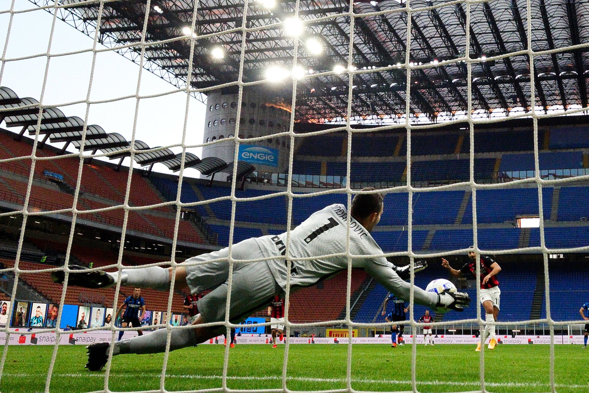 Partono i lavori per il prato di San Siro