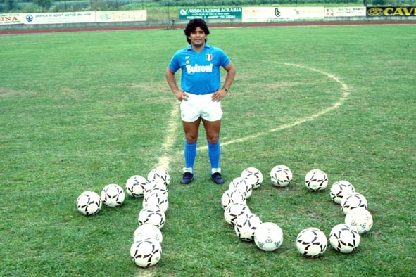 Maradona: il pazzo riscaldamento prima di Napoli-Bayern