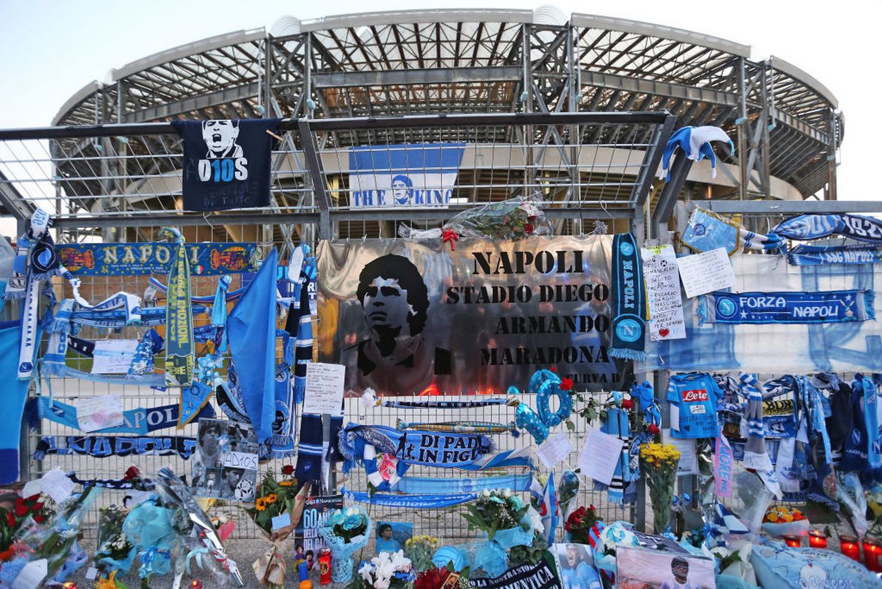 Napoli: sacerdoti contro l’intitolazione del San Paolo a Maradona