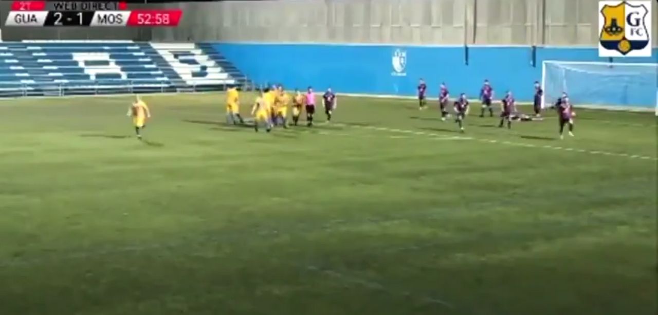 Spagna: testata all’arbitro dopo un gol (VIDEO)