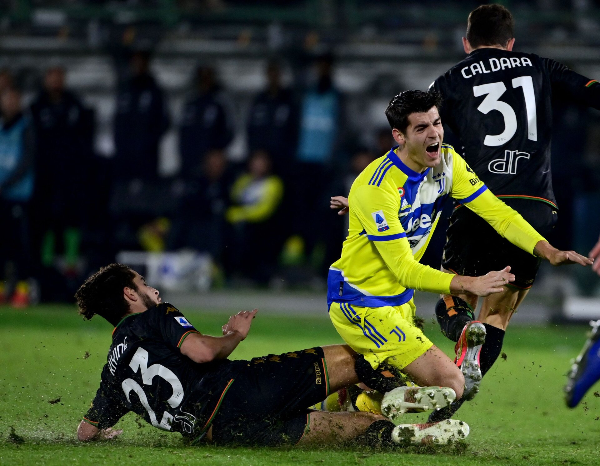 In laguna la Juve fatica e resta con l’acqua alla gola