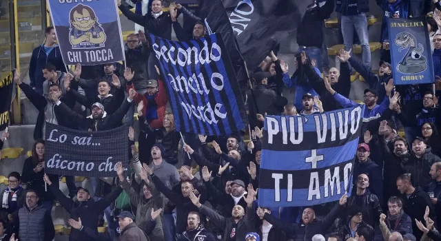 La notte nerazzurra: Inter e tifosi in festa al duomo di Milano