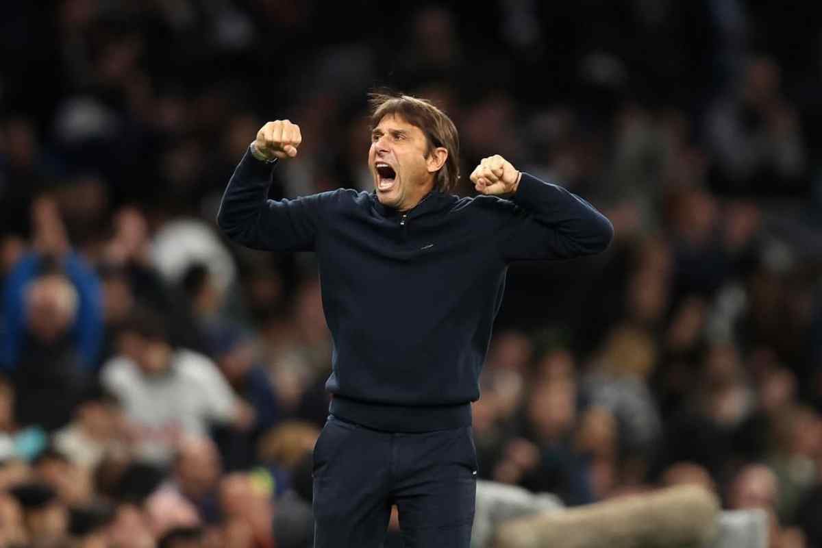 Antonio Conte esulta dopo un gol della sua squadra
