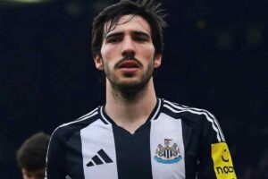 Sandro Tonali con la maglia del Newcastle