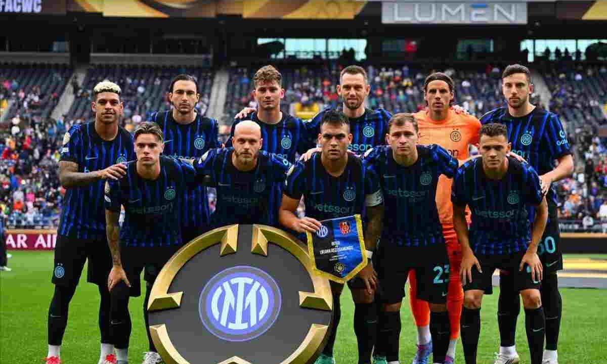 Giocatori dell'Inter prima del match contro gli Urawa Reds