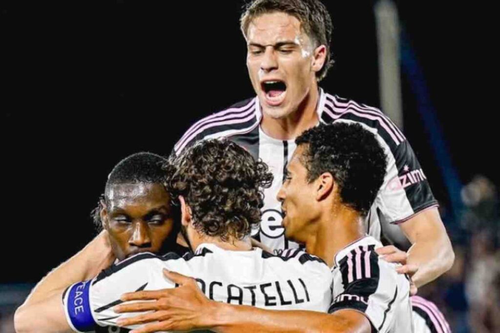 Giocatori della Juve esultano dopo un gol