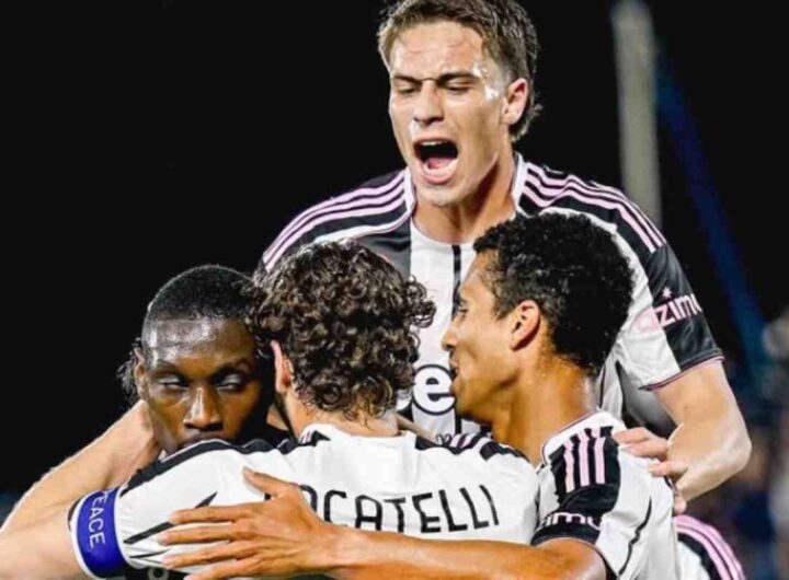 Giocatori della Juve esultano dopo un gol