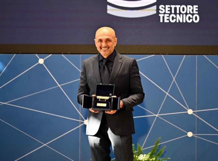 Luciano Spalletti ritira un premio