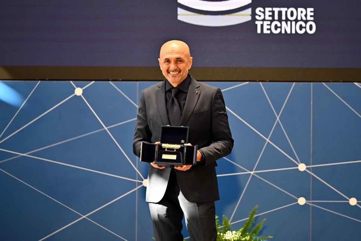 Luciano Spalletti ritira un premio