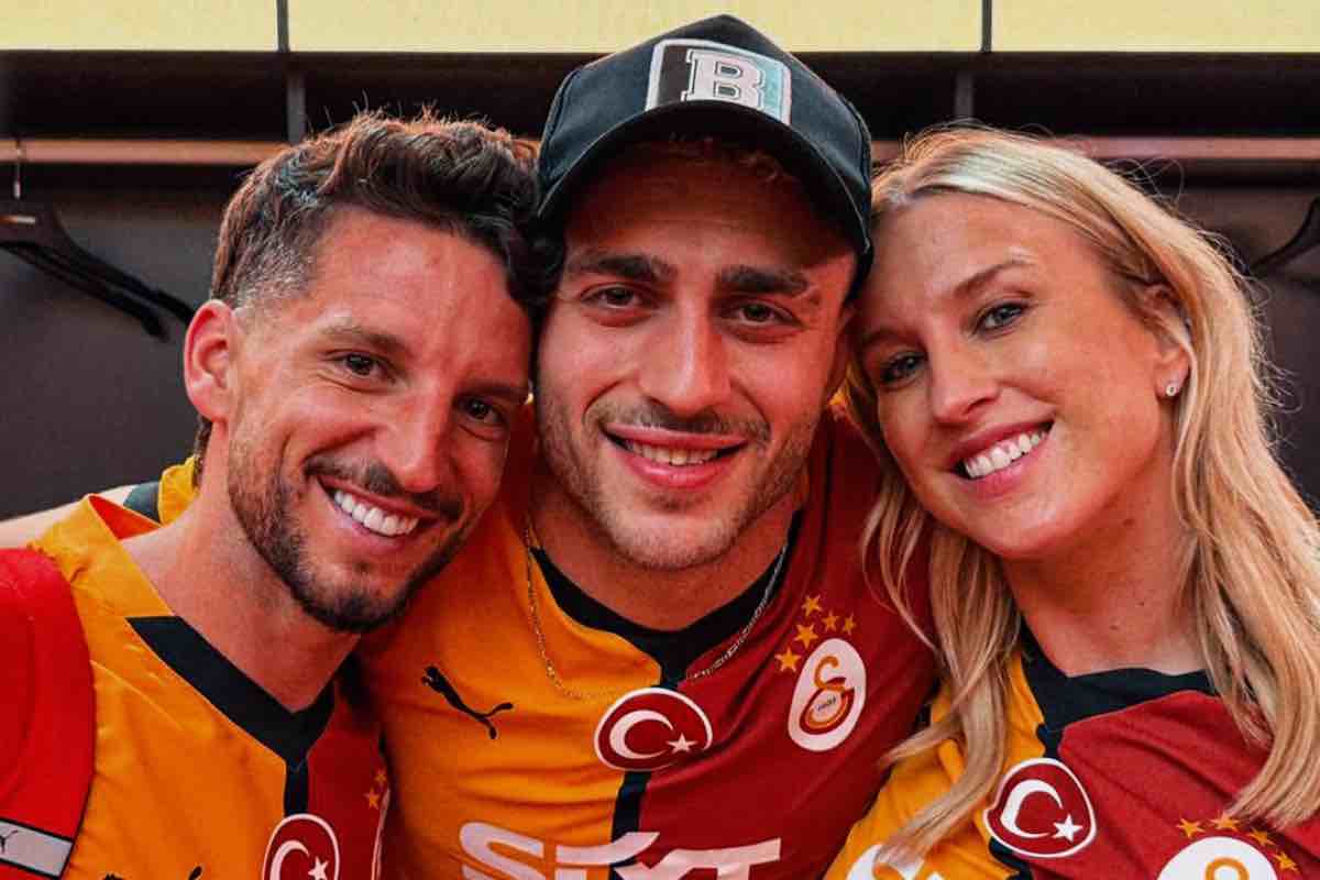 Yilmaz con Mertens e la moglie