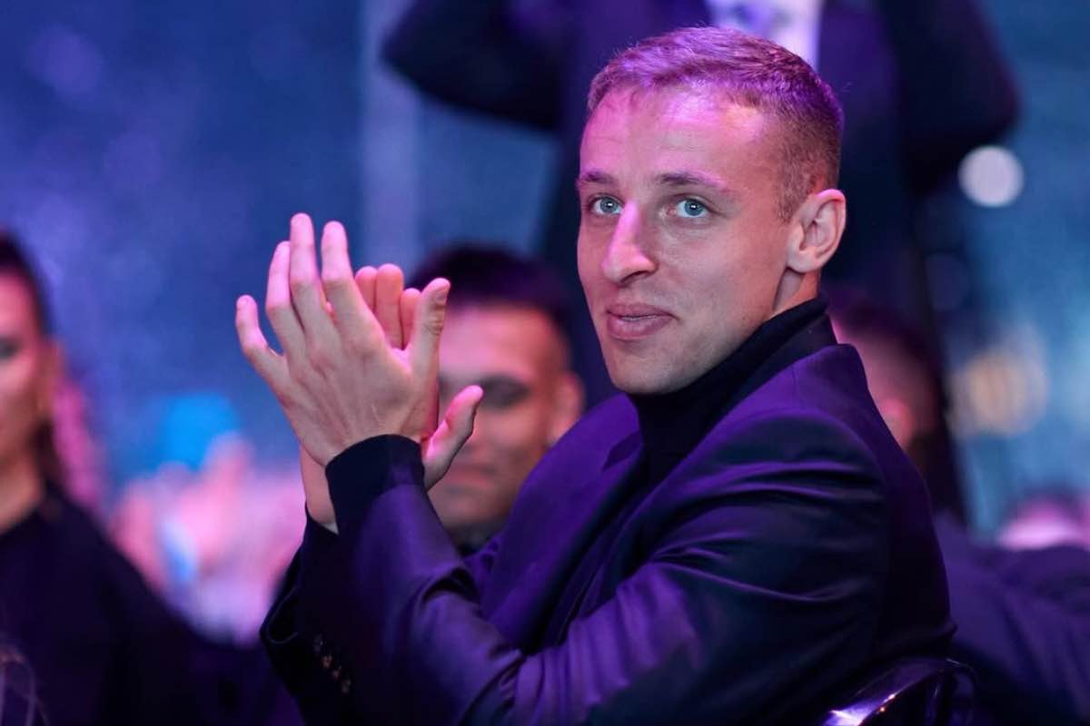 Davide Frattesi ritira un premio