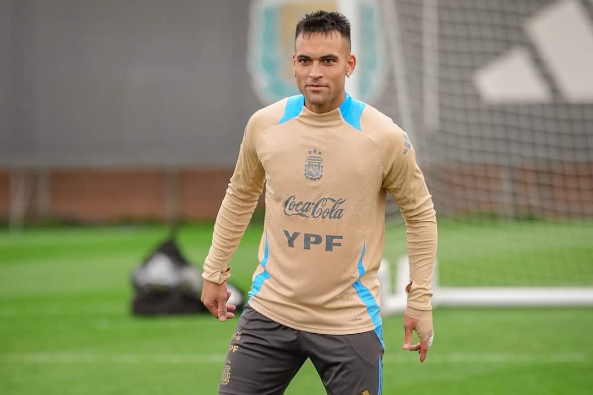 Lautaro Martinez si allena