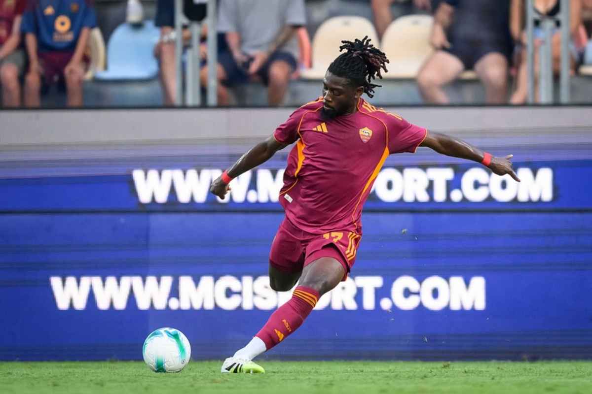 Chivu abbraccia Koné