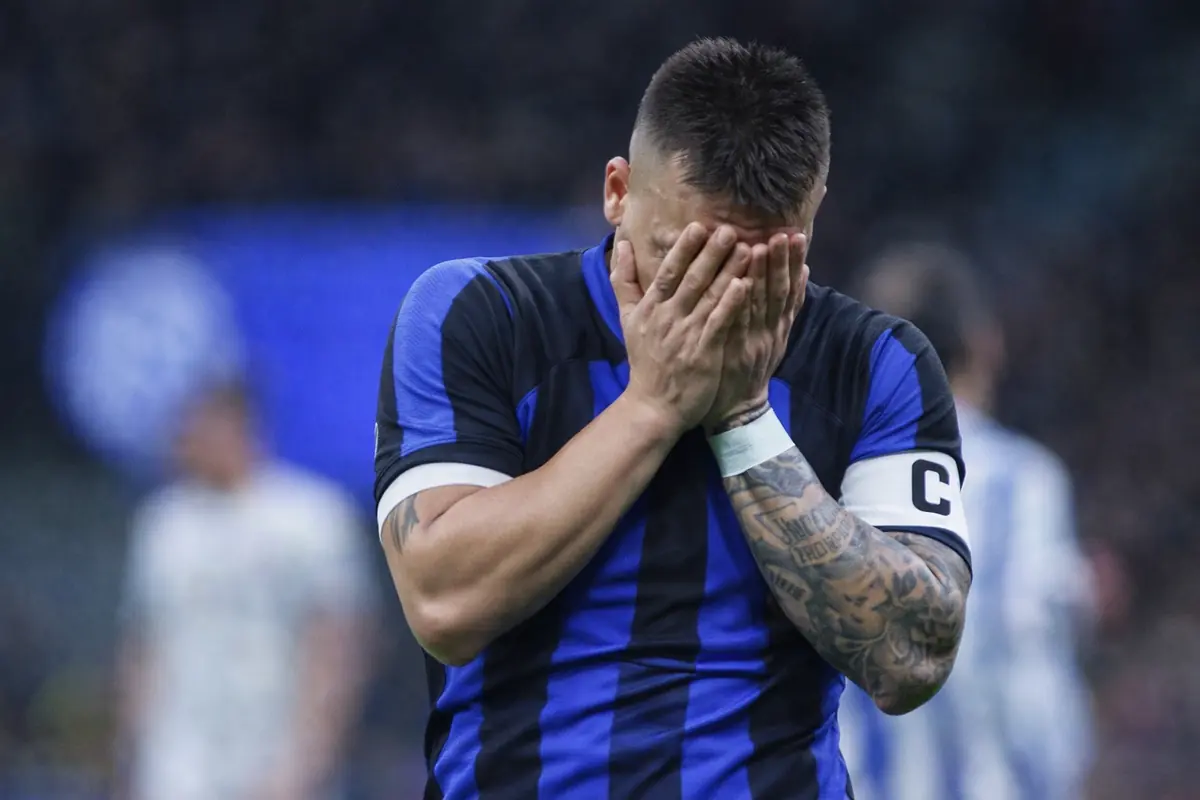 Lautaro Martinez, capitano dell'Inter, disperato