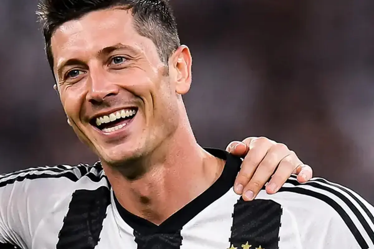 Robert Lewandowski con la maglia della Juve