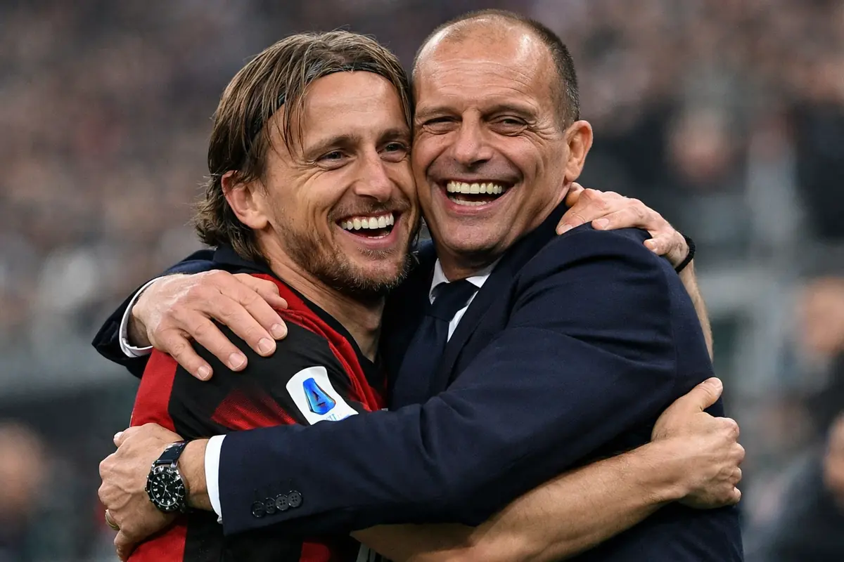 Abbraccio tra Luka Modric e Allegri allenatore del Milan